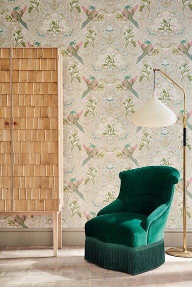 Vogel-behang & smaragd fauteuil